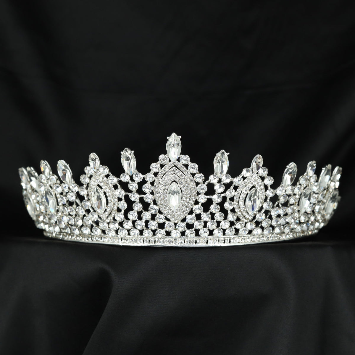 Luxury Crown with an ornate centrepiece, fine openwork and graceful side detailing
