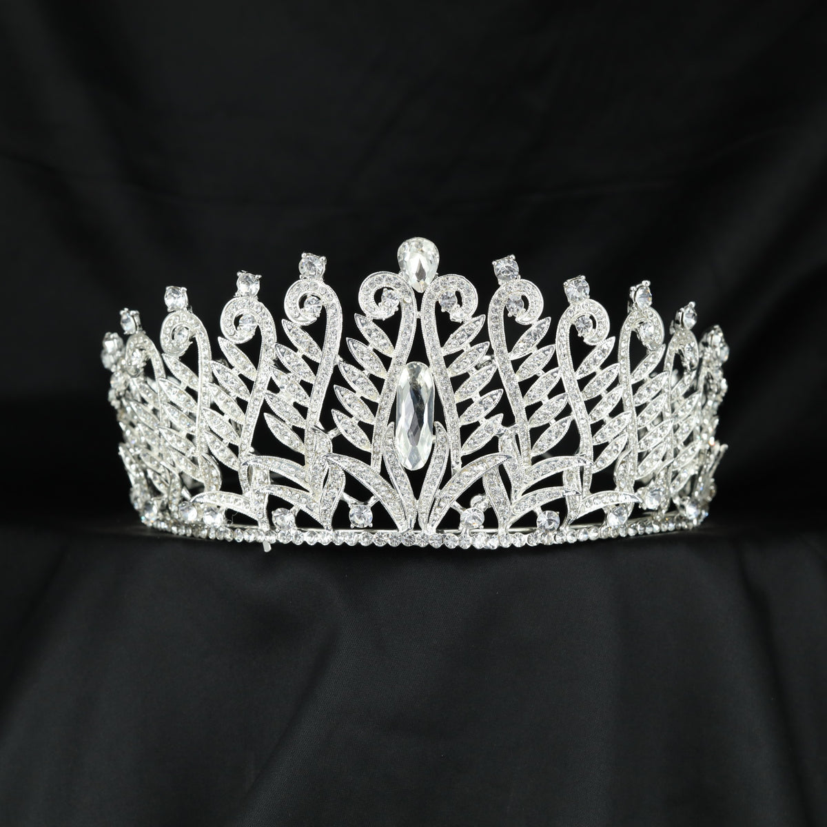 Vintage-inspired Crown with intricate leaf forms and elegant raised details