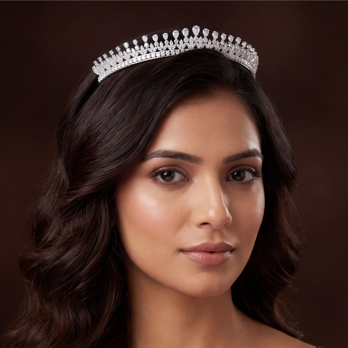 Classic openwork crown with elegant teardrop stone accents