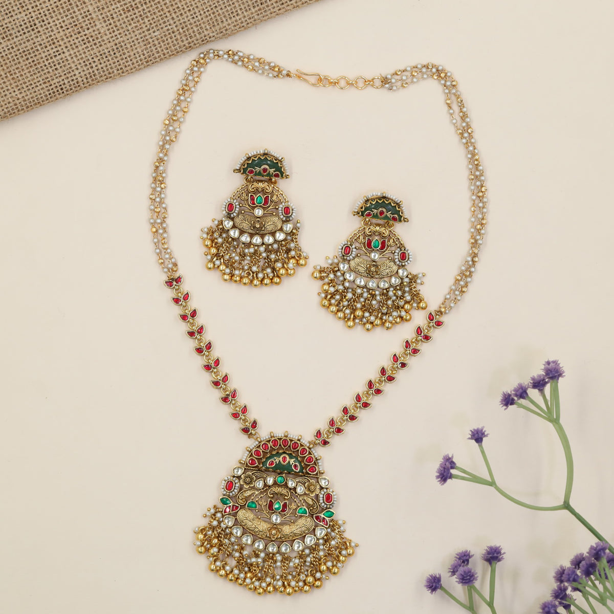 Grand Jadau Necklace With Detailed Pendant Design