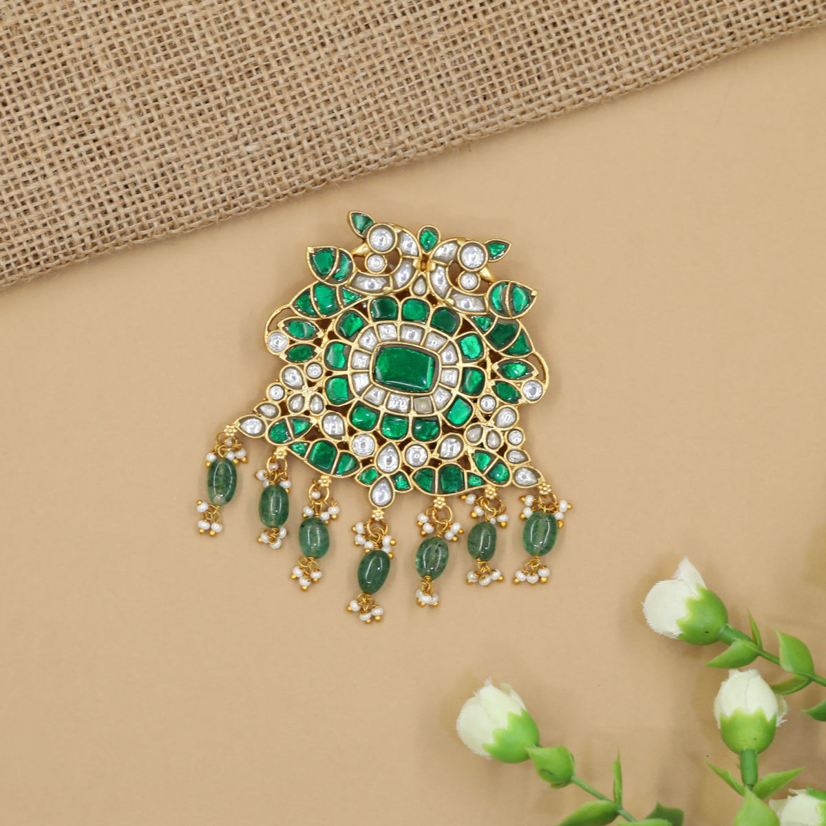 Premium jadau pendant featuring graceful peacocks