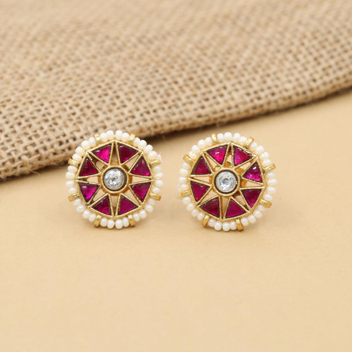 Jadau Stud with Intricate Sunburst Detailing