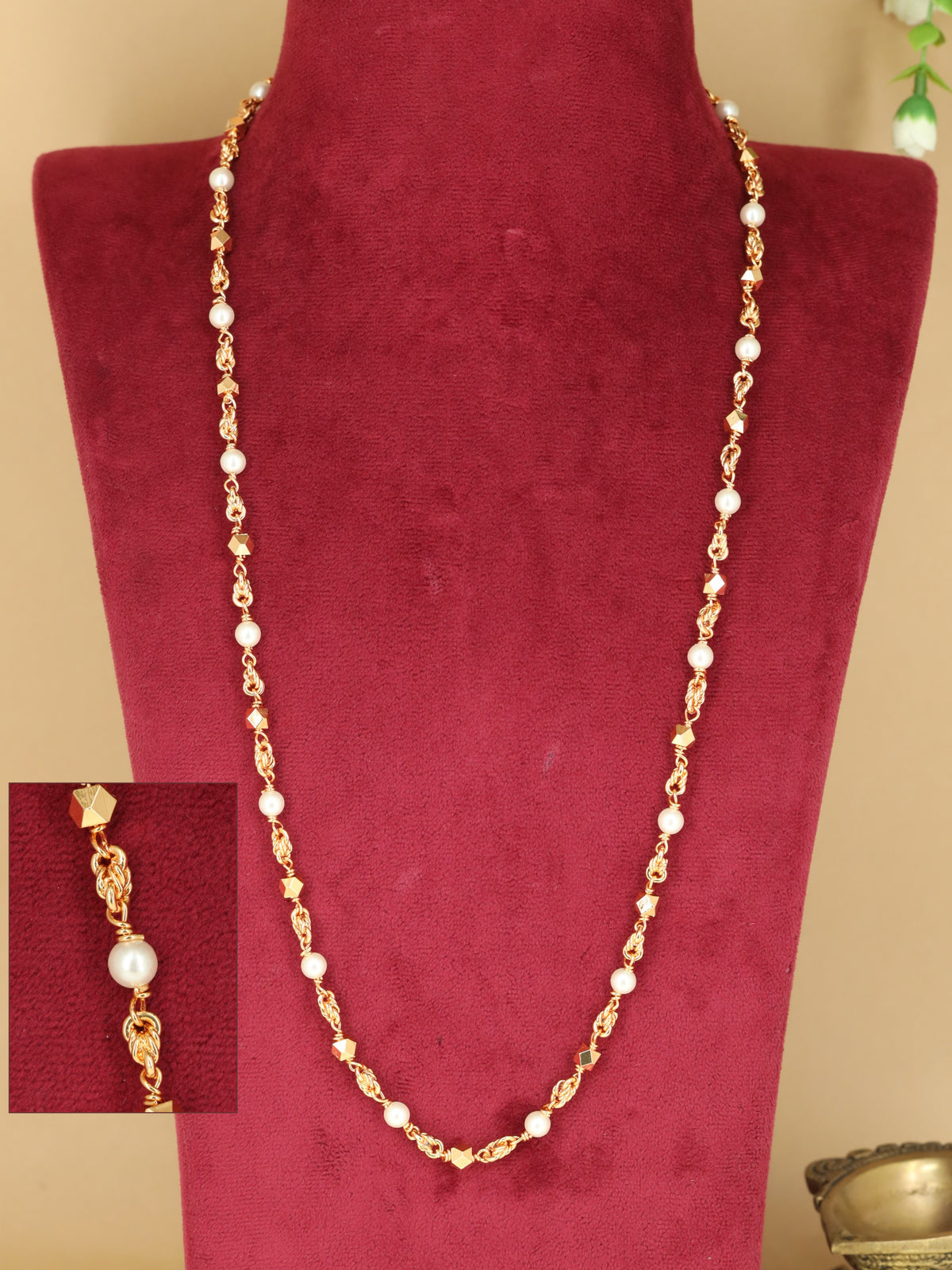 Elegant Beads Chain With Artistic Bead And Link Arrangement