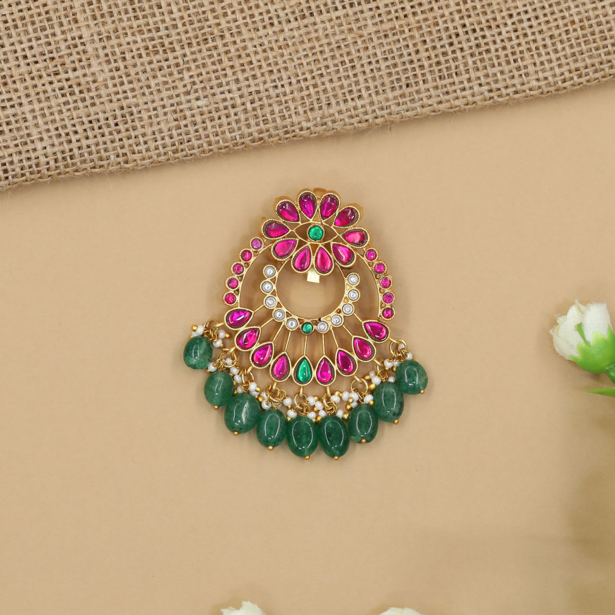 Classic Indian Pendant Featuring Refined Jadau Floral Craftsmanship