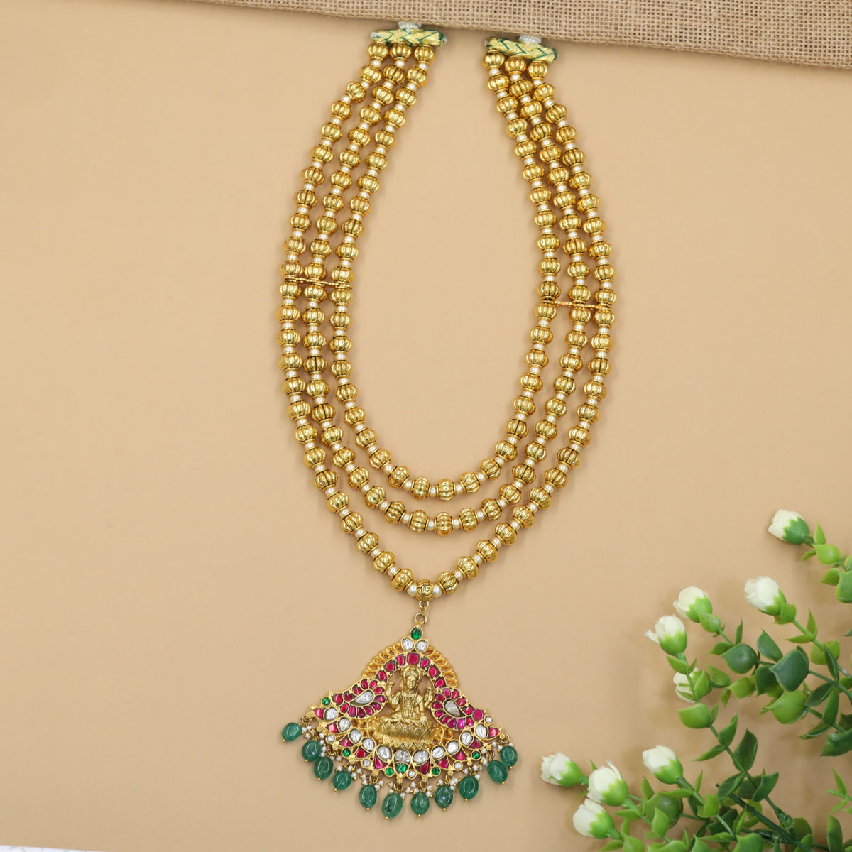 Lakshmi Jadau Long Haara With An Ornate Traditional Pendant