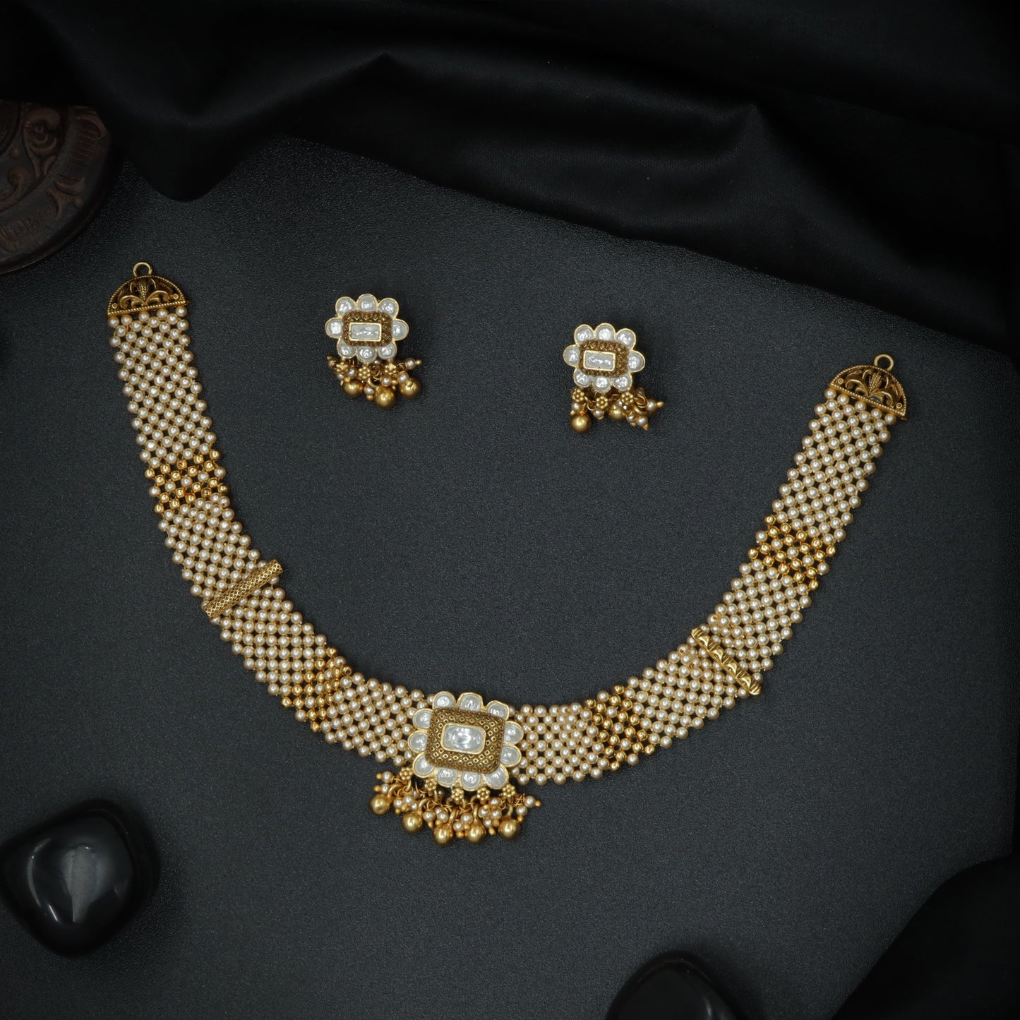 Silver Square Rosette Pearl Choker Set