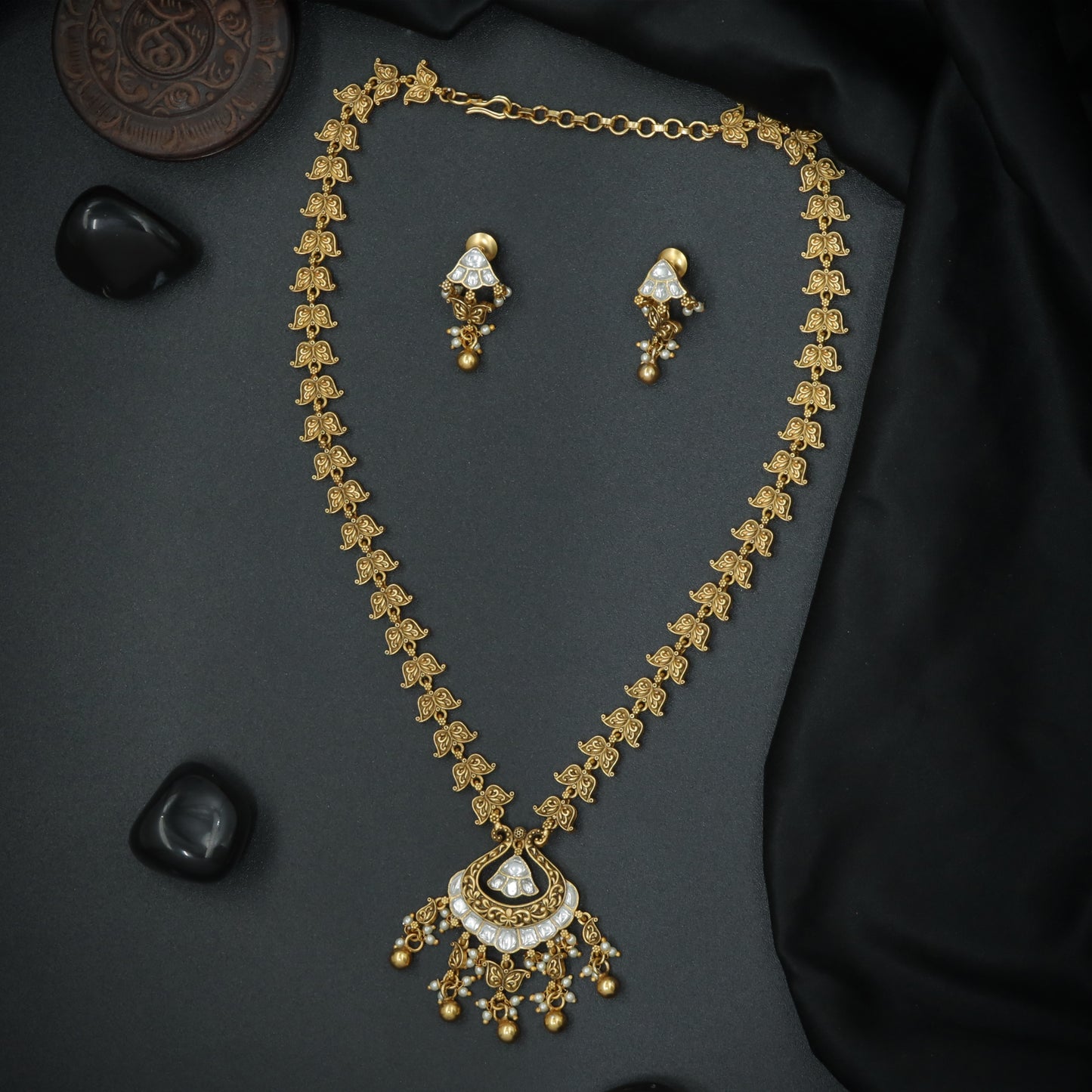Silver Floral-Link Emerald Pendant Chain Set