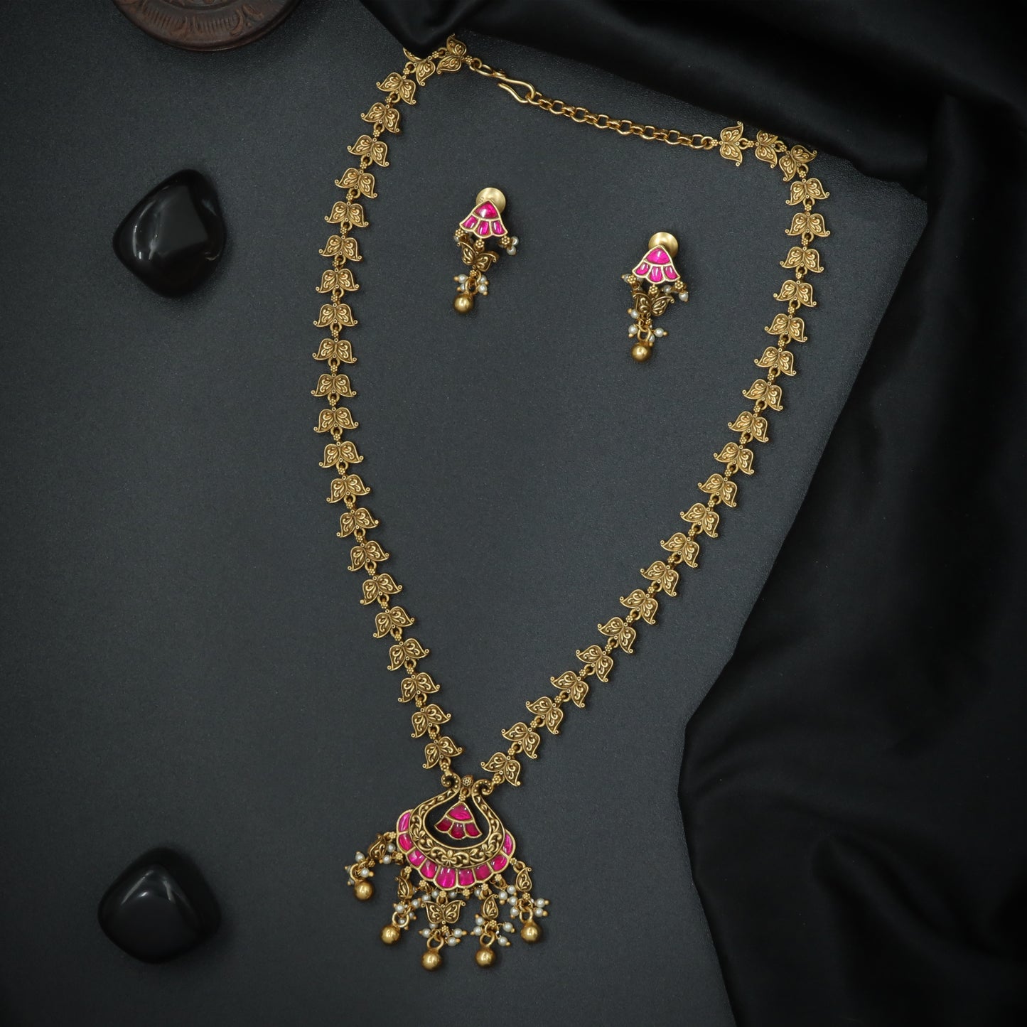 Silver Floral-Link Emerald Pendant Chain Set