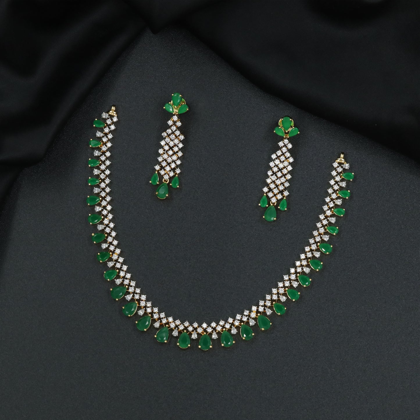 Emerald Dropline Silver Necklace Set