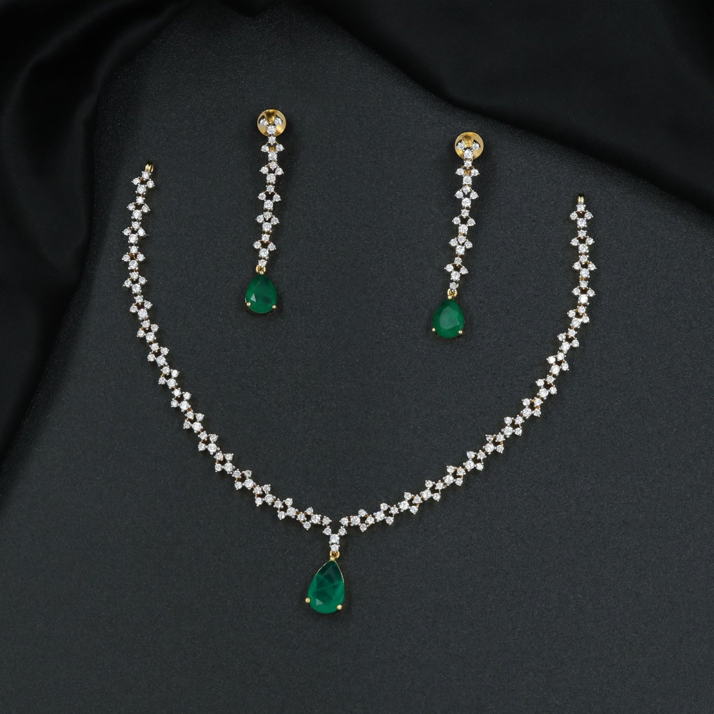 Teardrop Emerald Silver Necklace Set