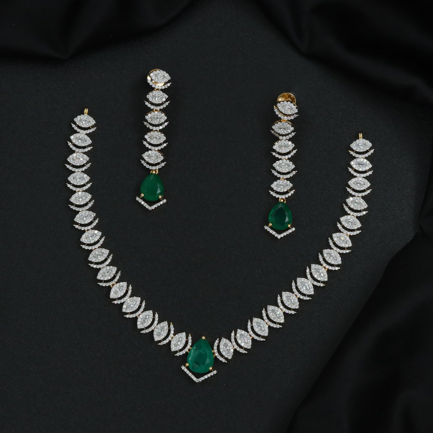 Silver Leaf Halo Design Necklace Set