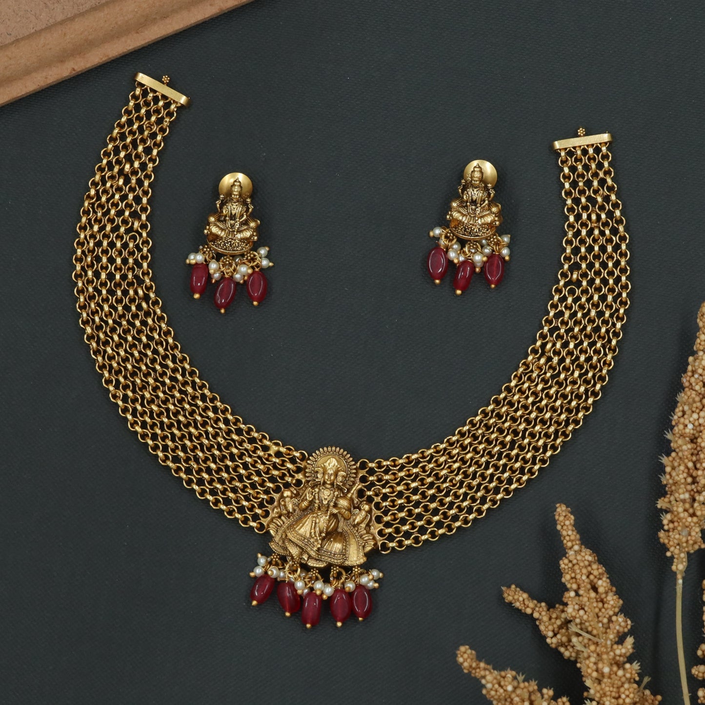 Lakshmi Figure Centrepiece with Chain Rows and Hangings Silver Necklace