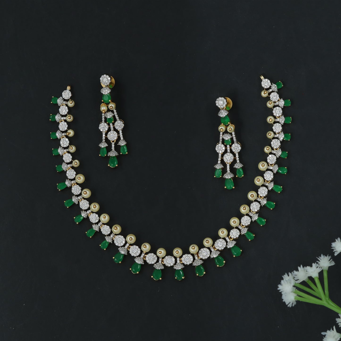 Elegant Silver Necklace with Linked Disc Pattern and Fringe Edge
