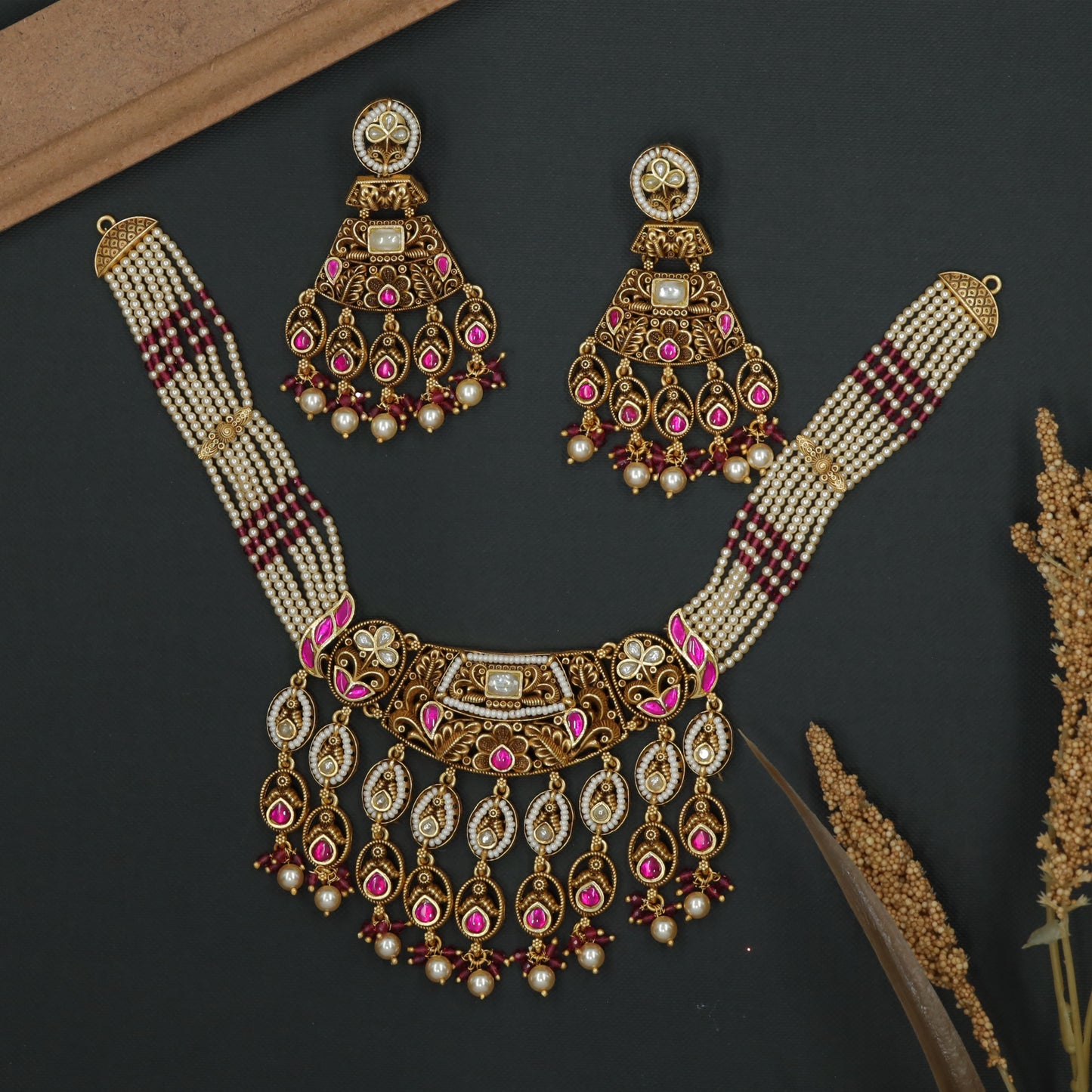 Artistic Crest Necklace with Refined Front Composition