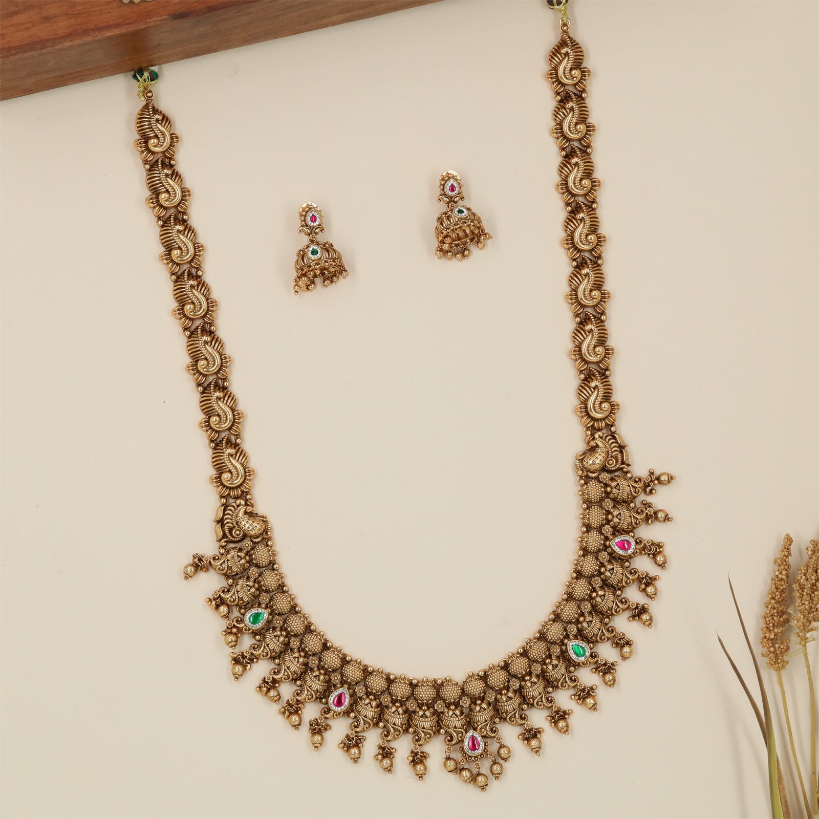 Temple Border Antique Long Haara with Sculpted Side Styling