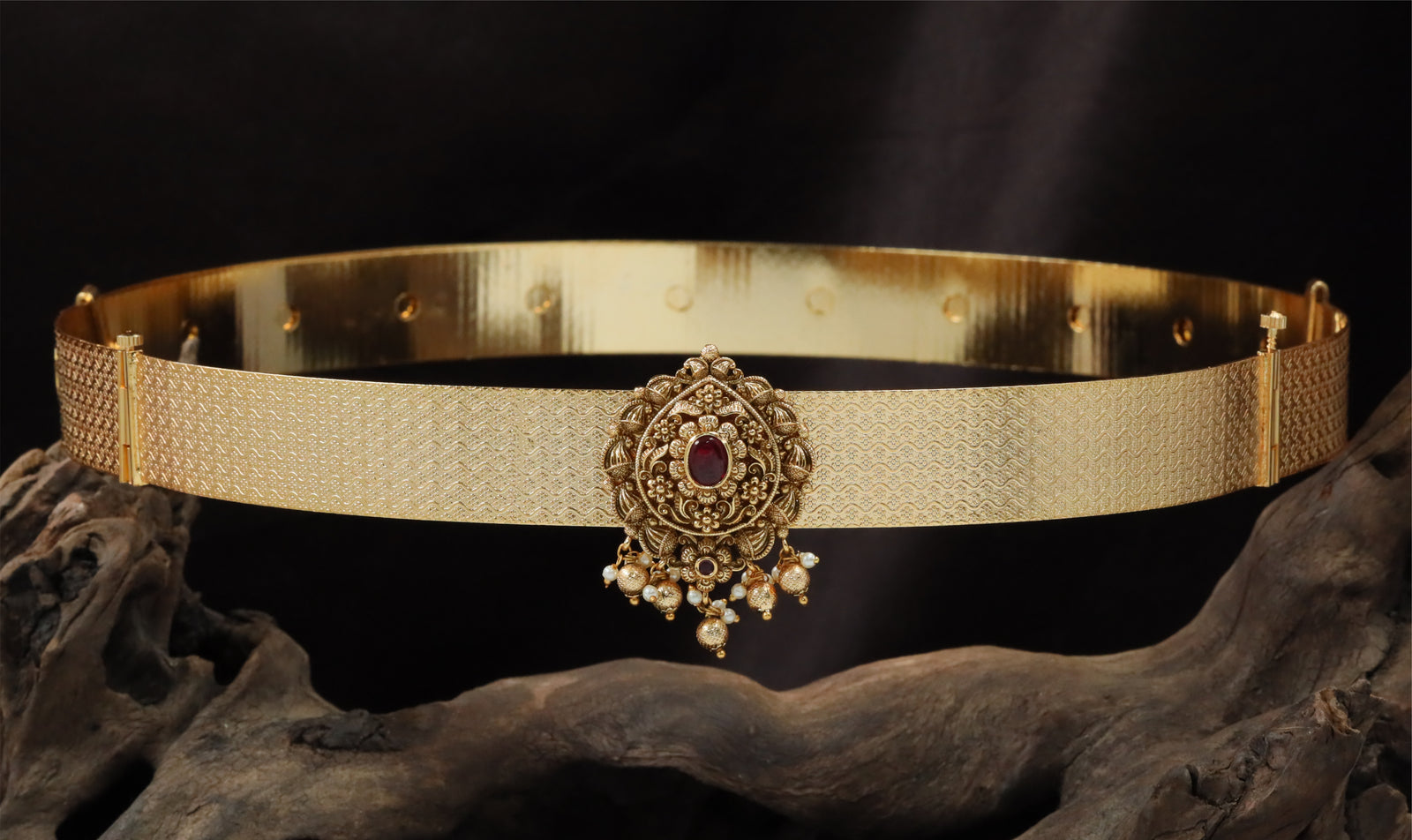 Ovation Broad Frame Antique Dabu with Ornamental Surface Craftsmanship