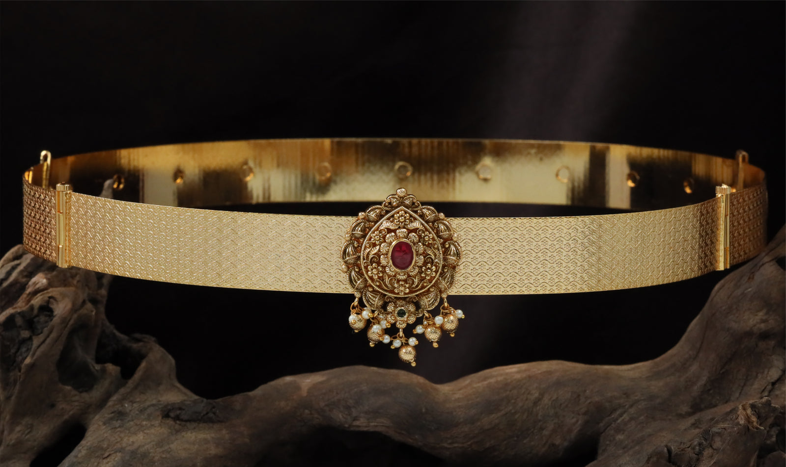 Ovation Broad Frame Antique Dabu with Ornamental Surface Craftsmanship