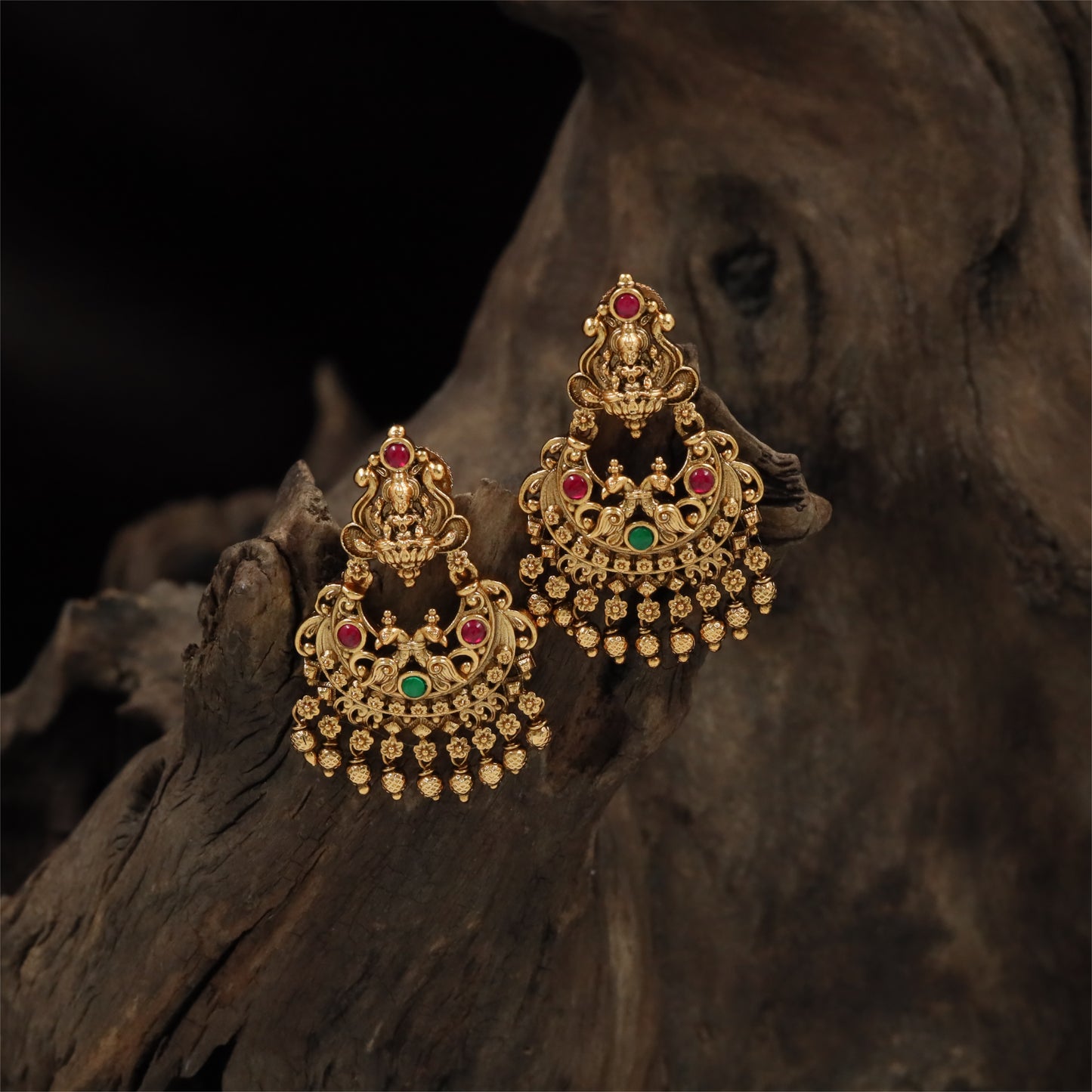 Luxury Ornamental Antique Hangings with Dangling Drop Clusters