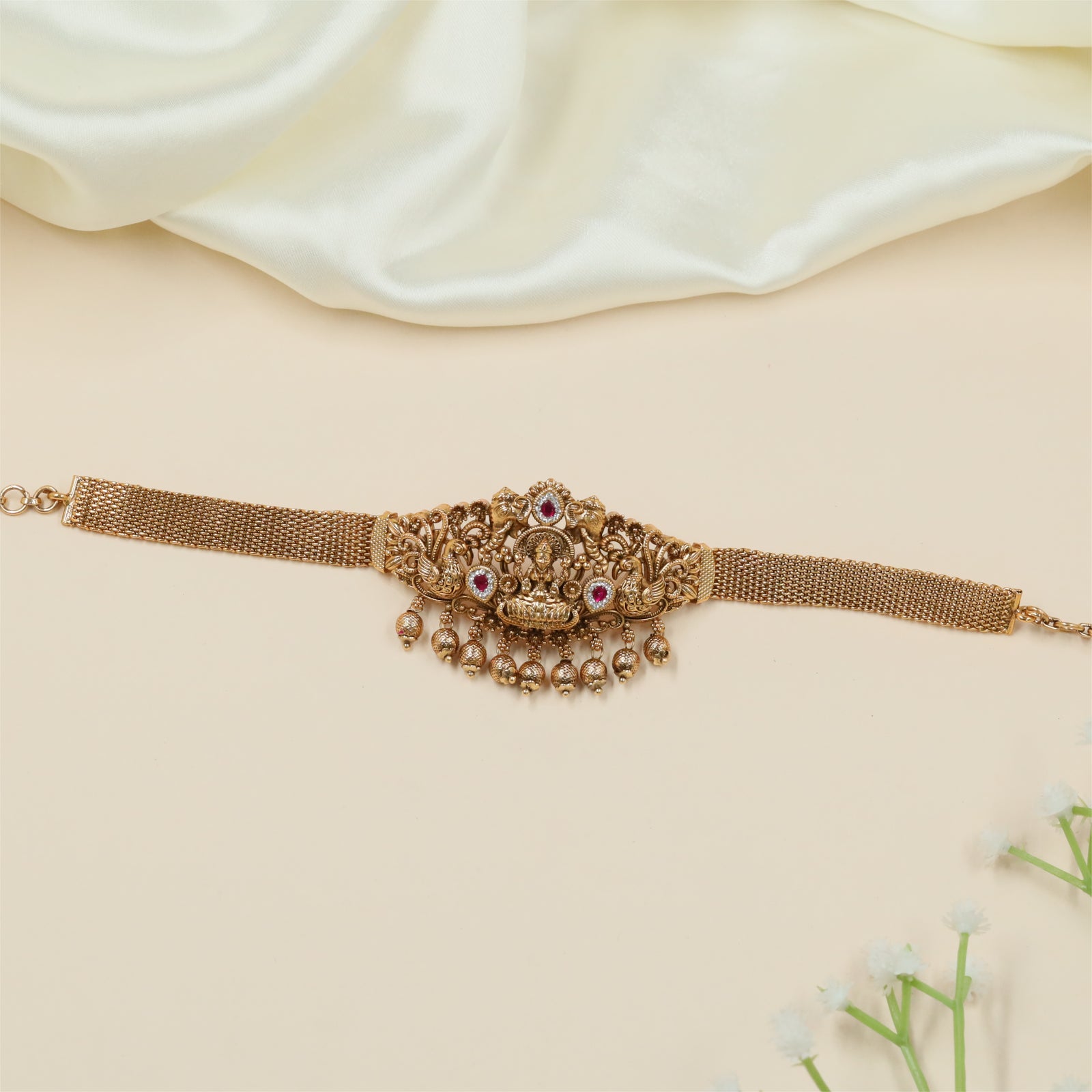 Royal Goddess Frame Antique Choker with Mesh Side Bands