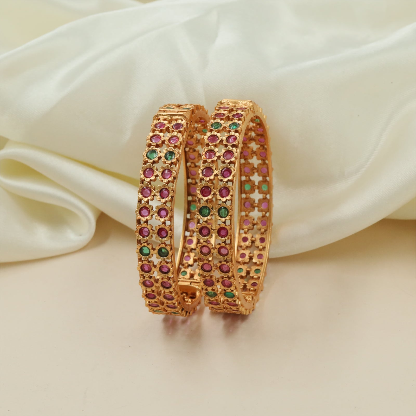 Luxury Embedded Pattern Bangles with Dense Surface Craftsmanship