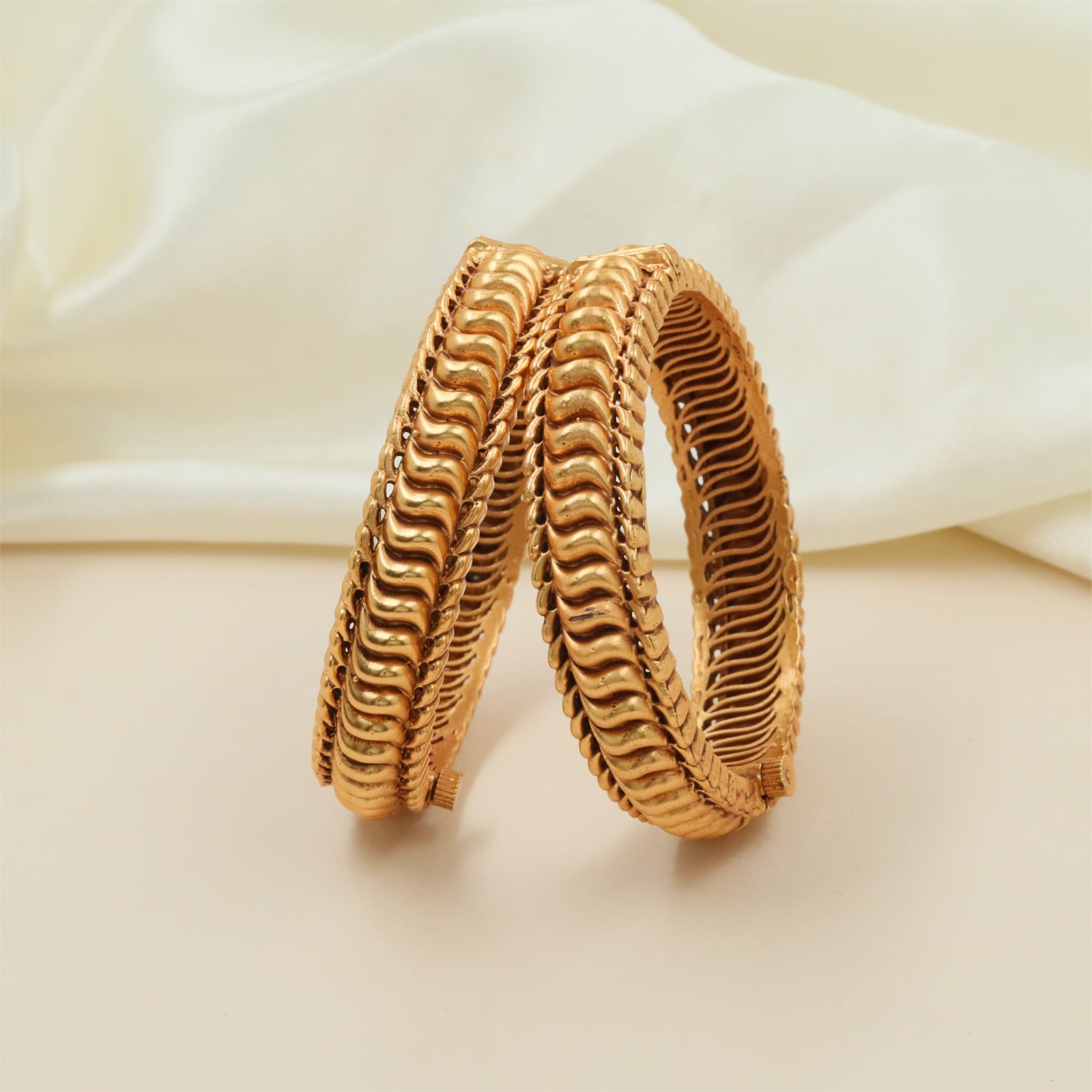 Imperial Rope Texture Bangles with Ornamental Ribbed Finish