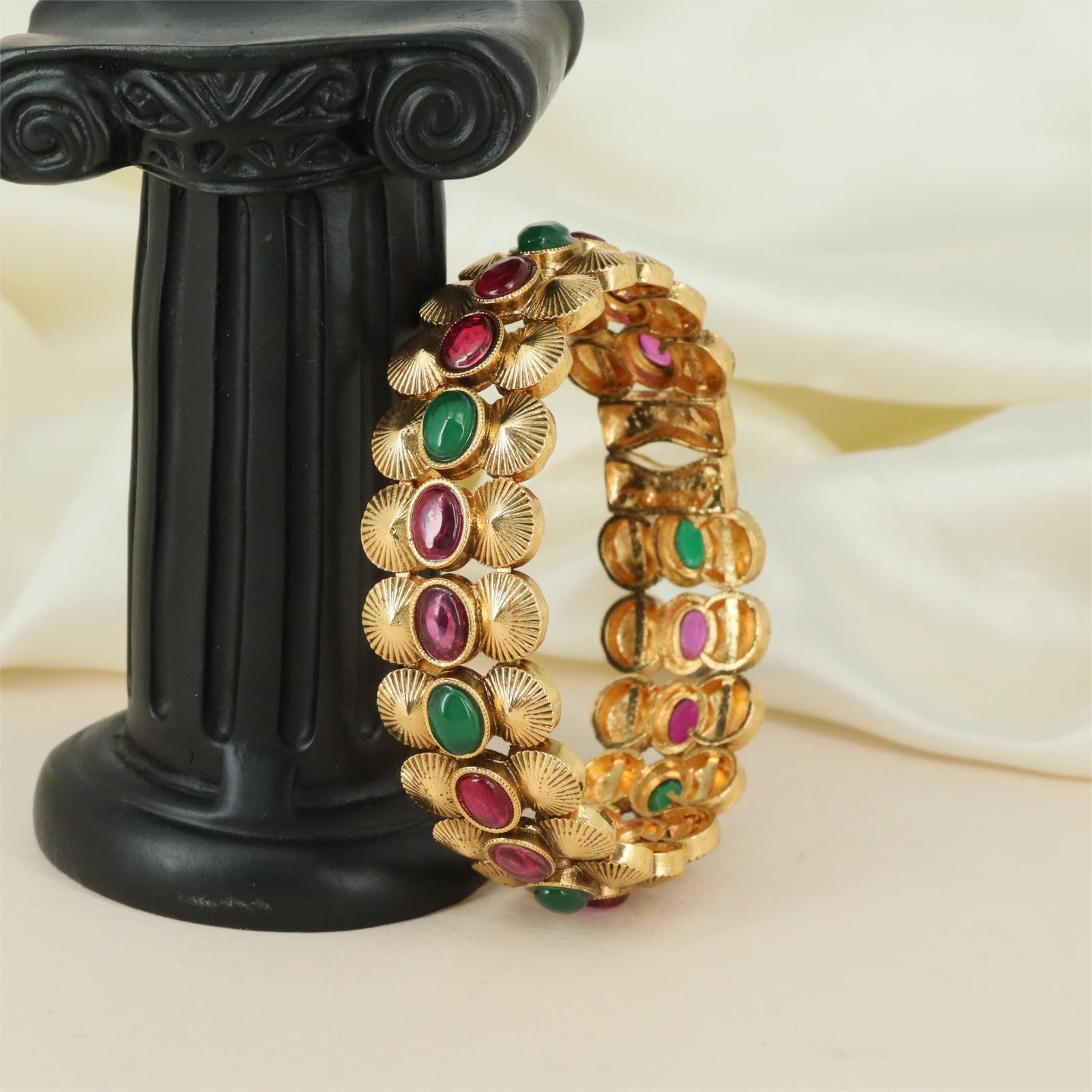 Lunaris Disc Antique Kada with Repeating Fan Pattern and Raised Oval Layout