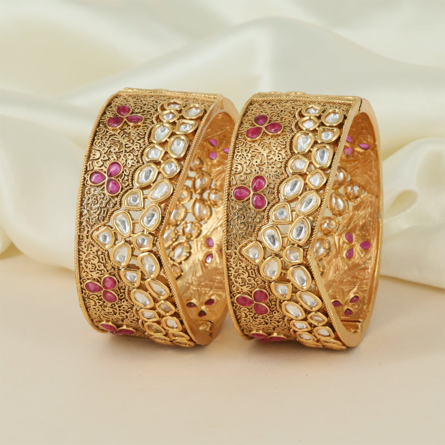 Mirror Mesh Antique Bangles with Structured Oval Alignment and Side Borders