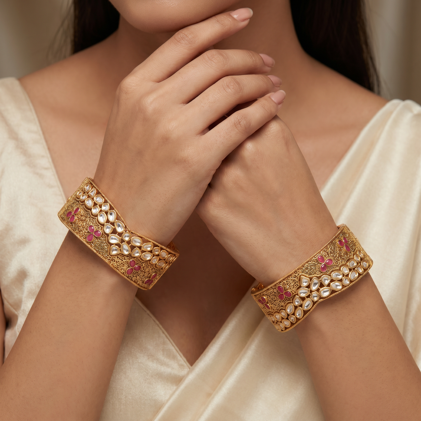 Mirror Mesh Antique Bangles with Structured Oval Alignment and Side Borders