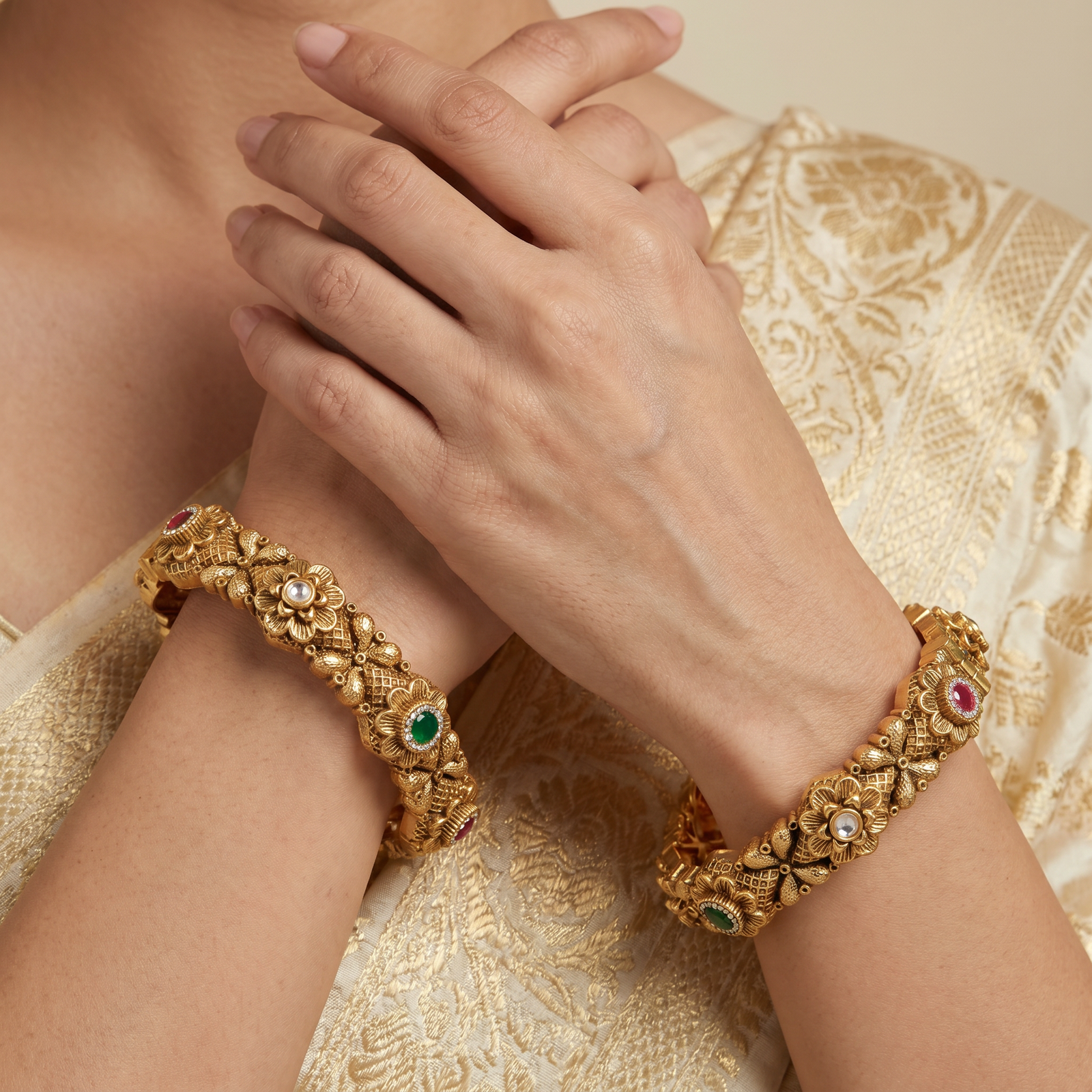 Floral Arch Antique Bangles with Interlock Frame Layout and Side Detailing