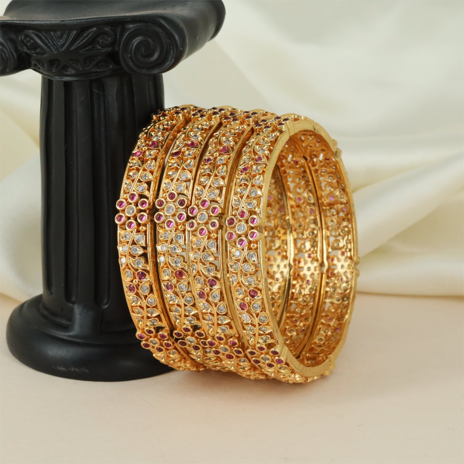 Royal Vine Antique Bangles with Criss Cross Frame Pattern and Border Rows