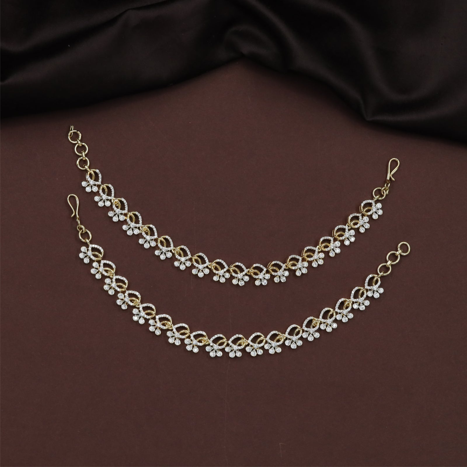 Floral Link Gj Mati with Twisted Loop Border Detailing