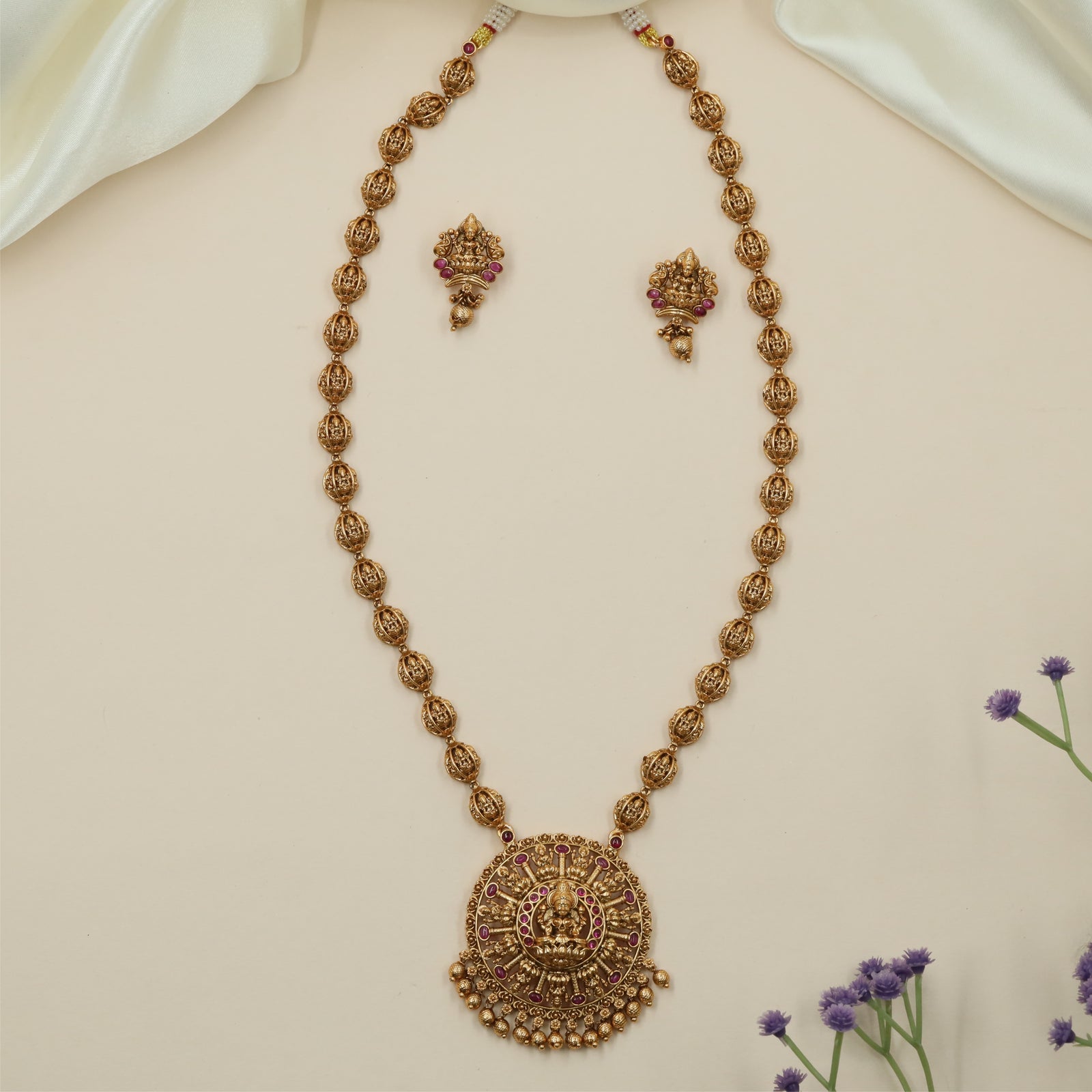 Temple Lakshmi Antique Chain With Pendant with Circular Link Detailing