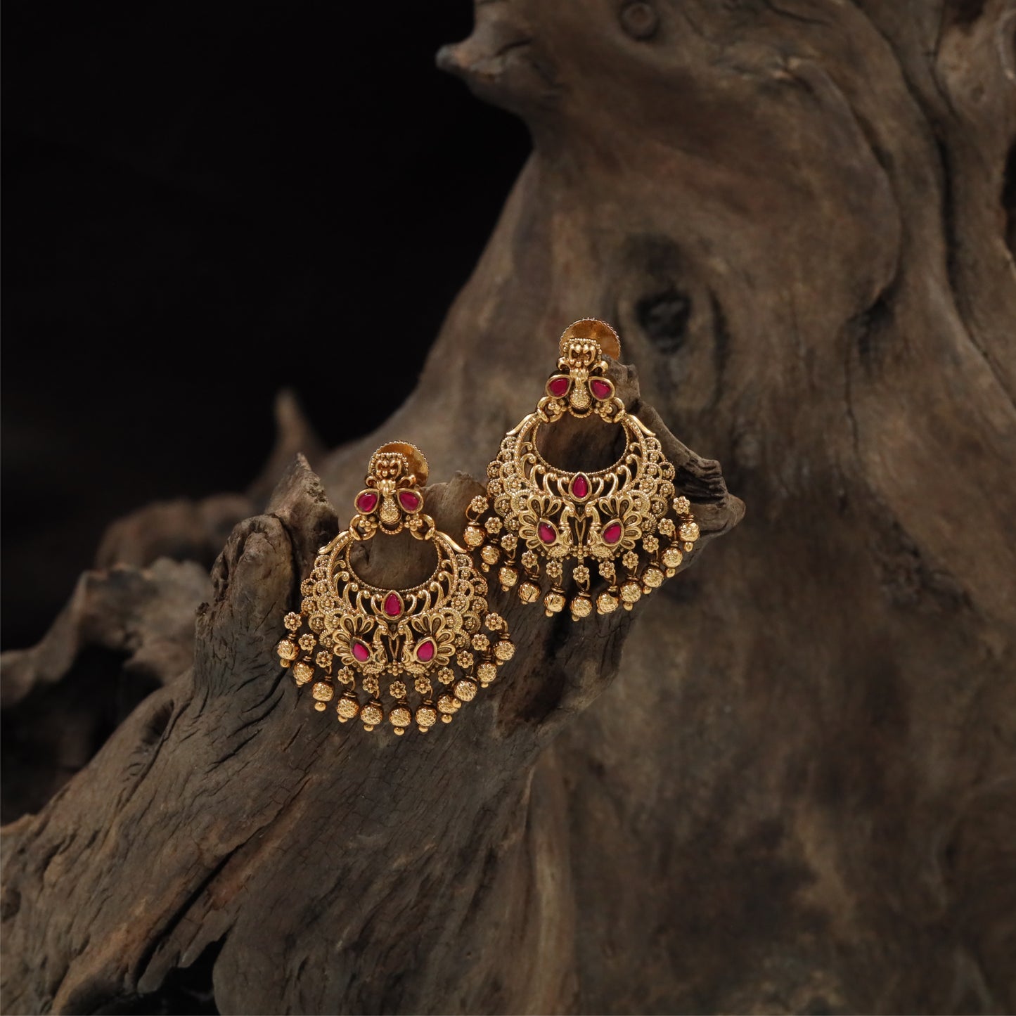 Grandeur Circular Lattice Antique Hangings with Dangling Coin Accents