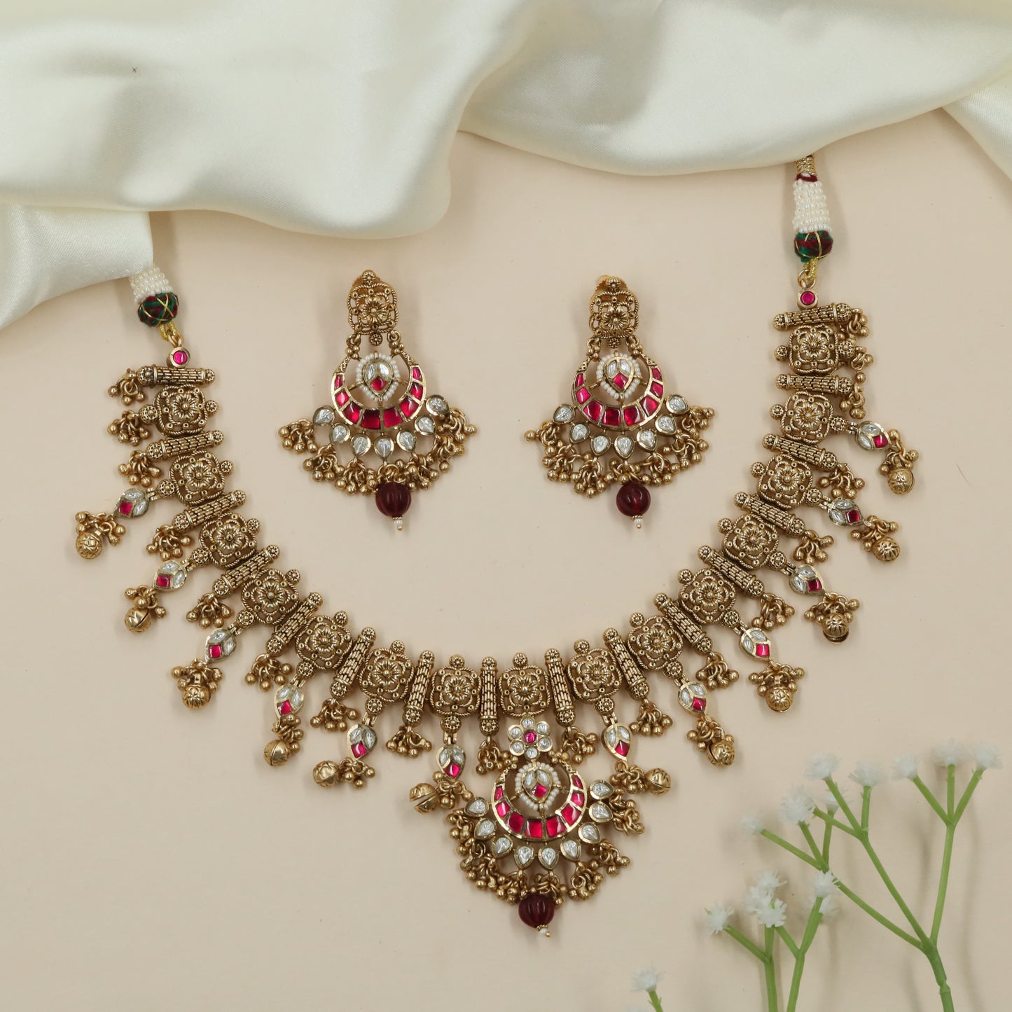 Bloomcrest Kundan Necklace with Floral Disc Link Alignment