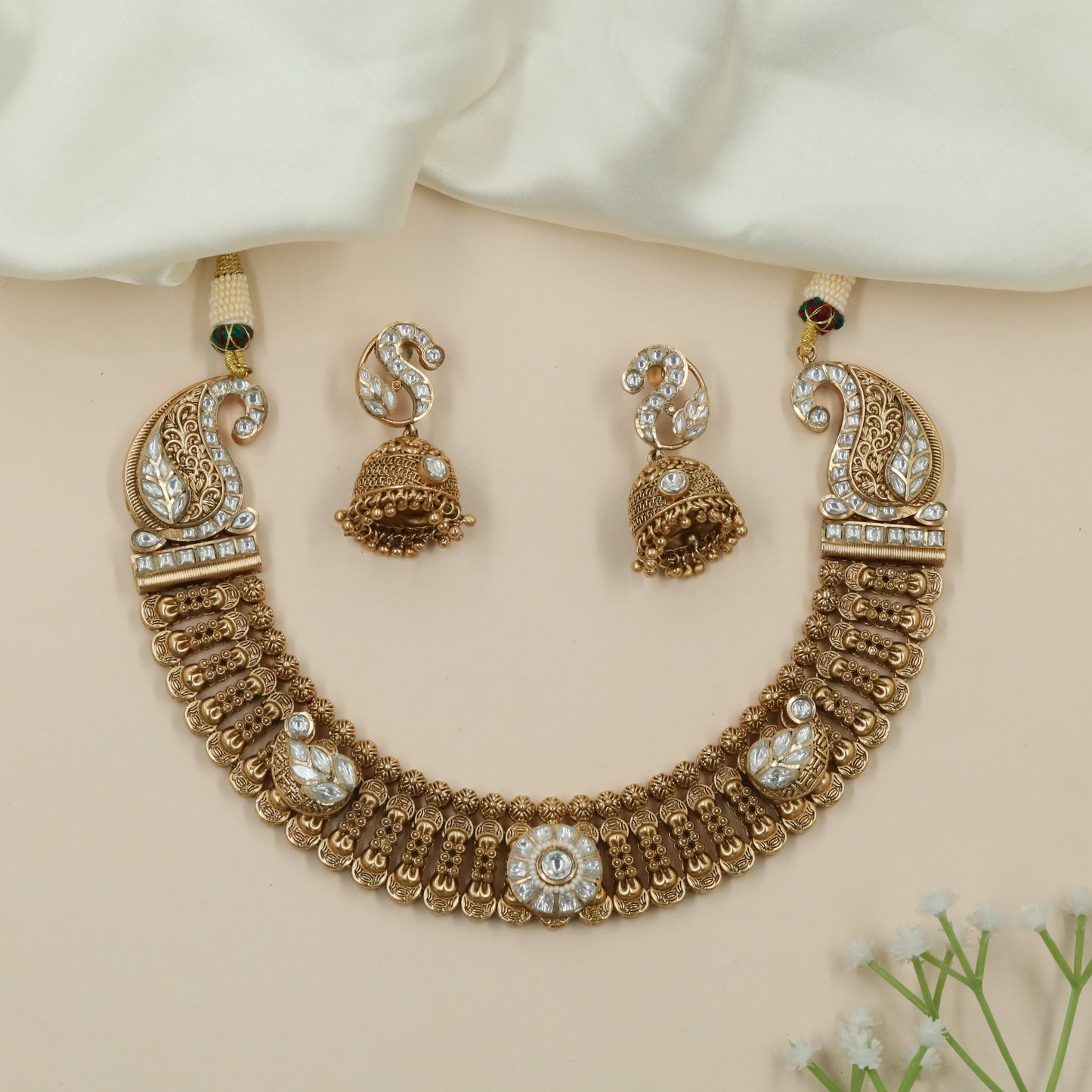 Dewline Paisley Kundan Necklace with Ribbed Link Rows