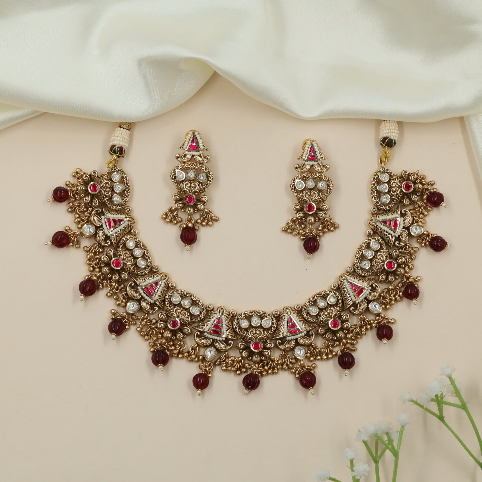 Classic Vine Kundan Necklace with Curved Grid Layout and Rounded Hangings