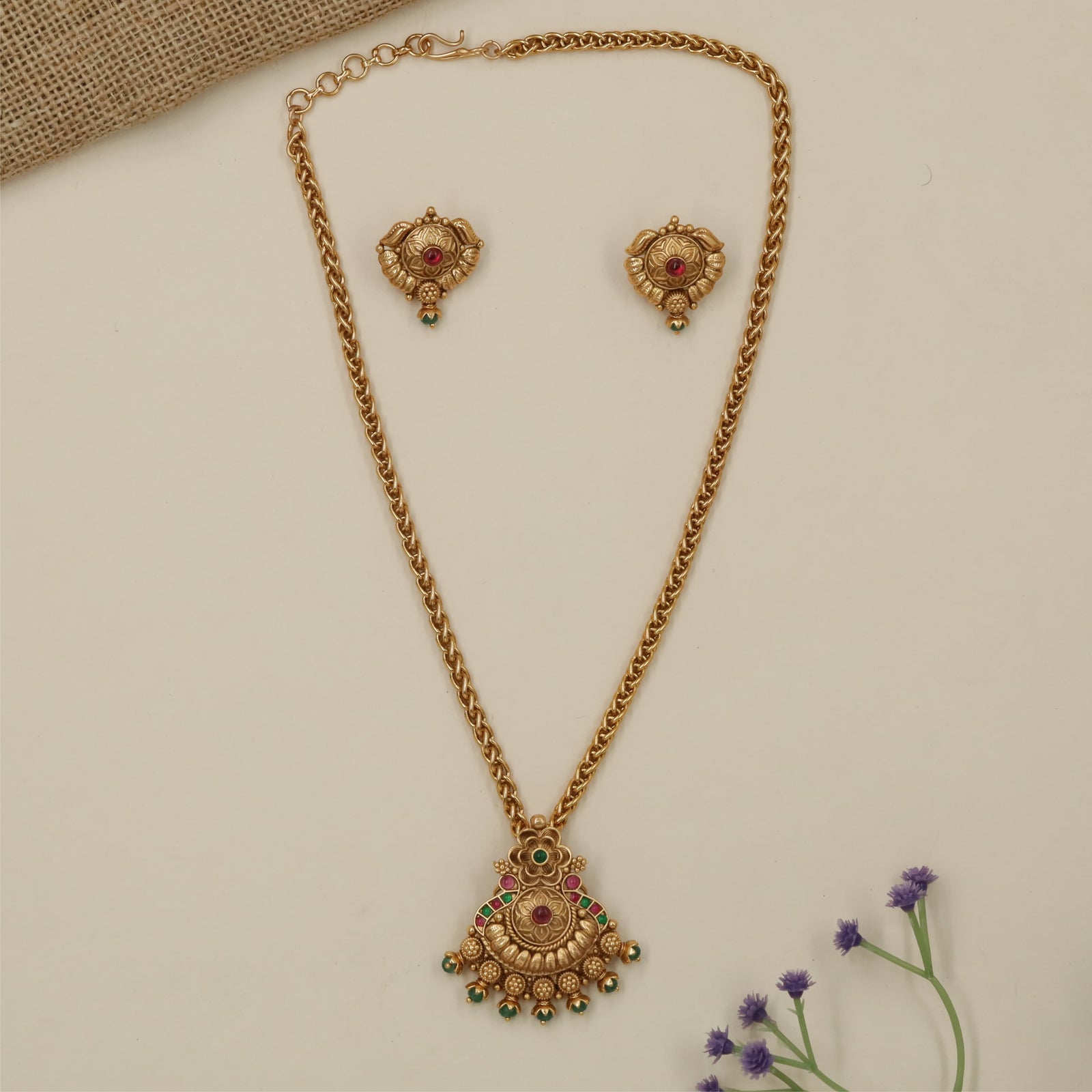 Grandeur Floral Center Antique Chain With Hanging Drop Finish