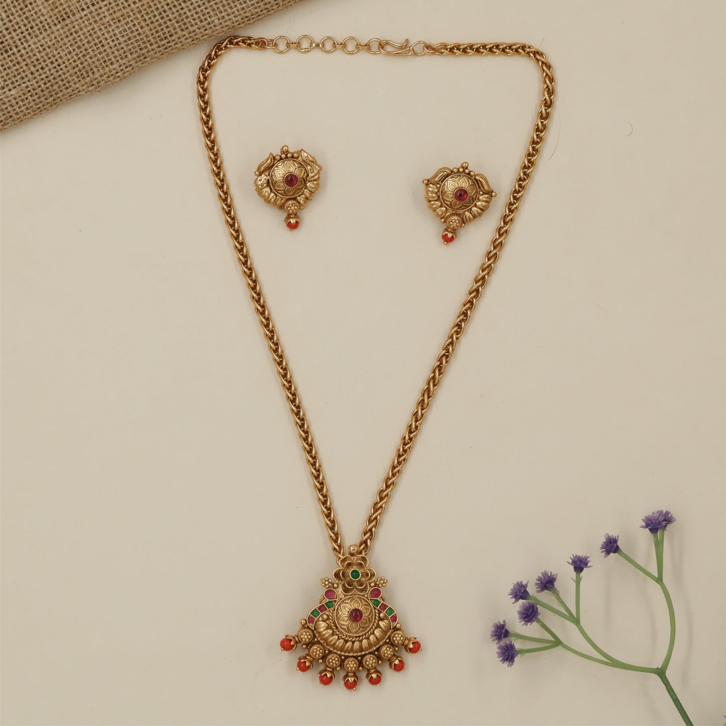 Grandeur Floral Center Antique Chain With Hanging Drop Finish