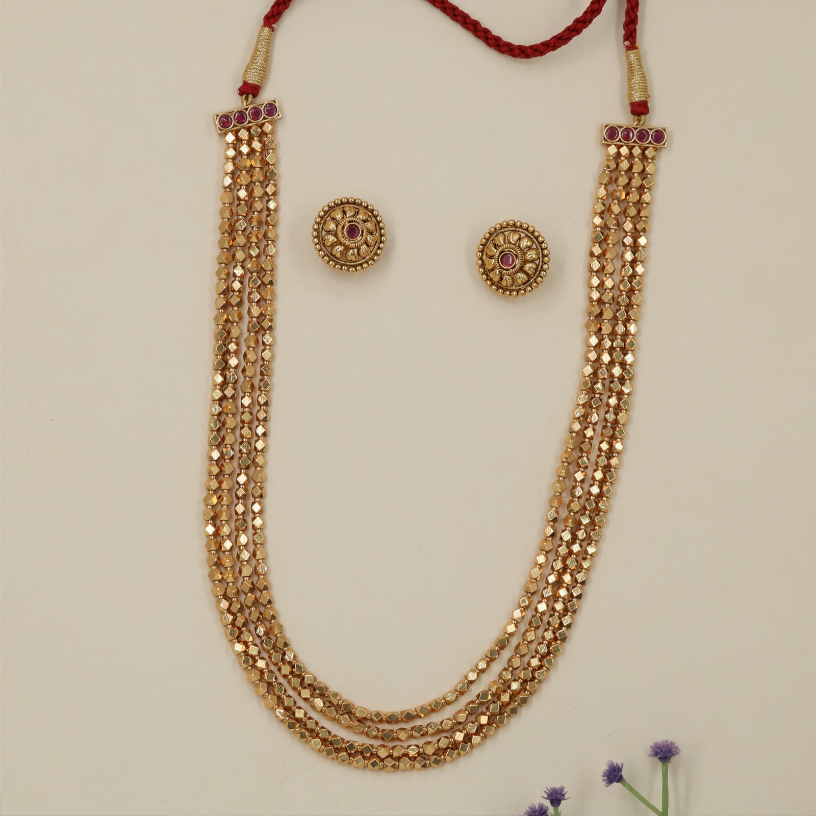 Premium detailed antique chain with extended carved formation