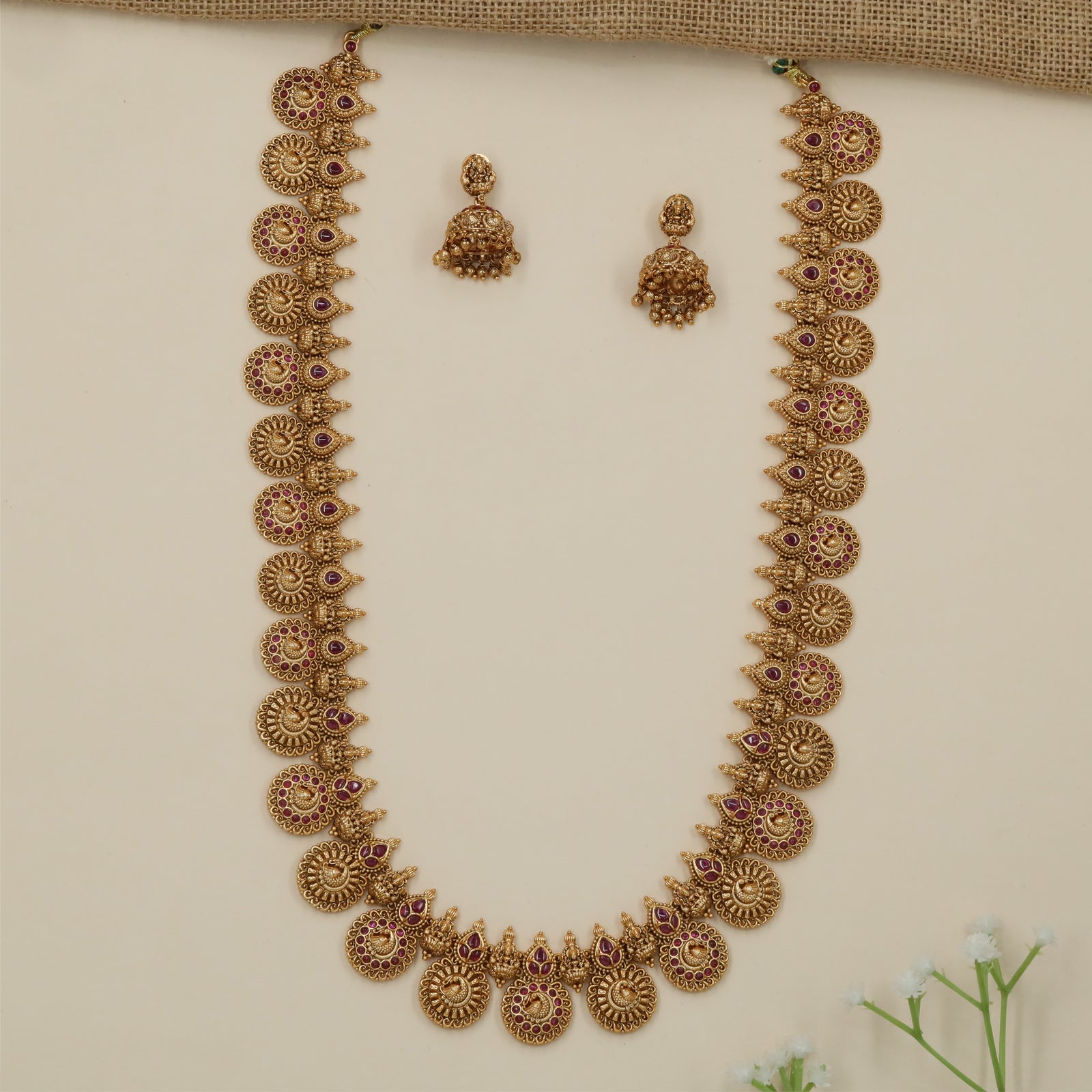 Royal Disc Pattern Antique Long Haara with Ornamental Fringe Borders