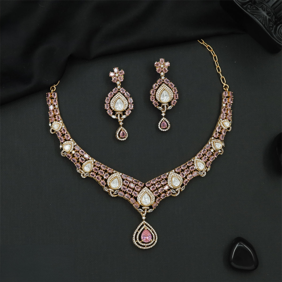 An heirloom-inspired Rose Gold Necklace with an elegant graduated design