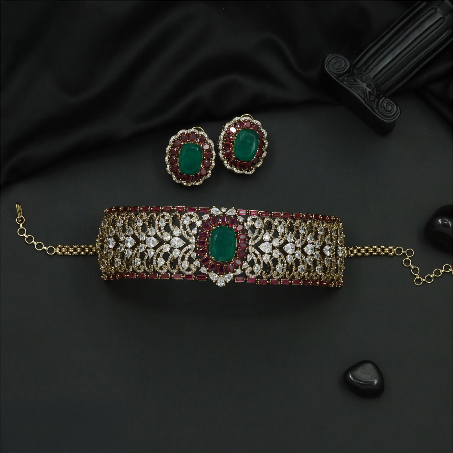 Broad Victorian choker with repeating curved links and framed centre detail