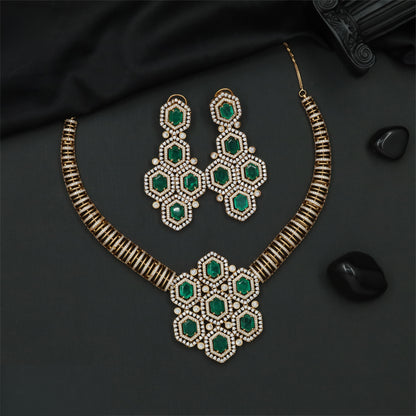Contemporary mehendi polish necklace with hexagonal link detailing