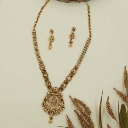 Grid disc long haara with compact links and central drop pendant