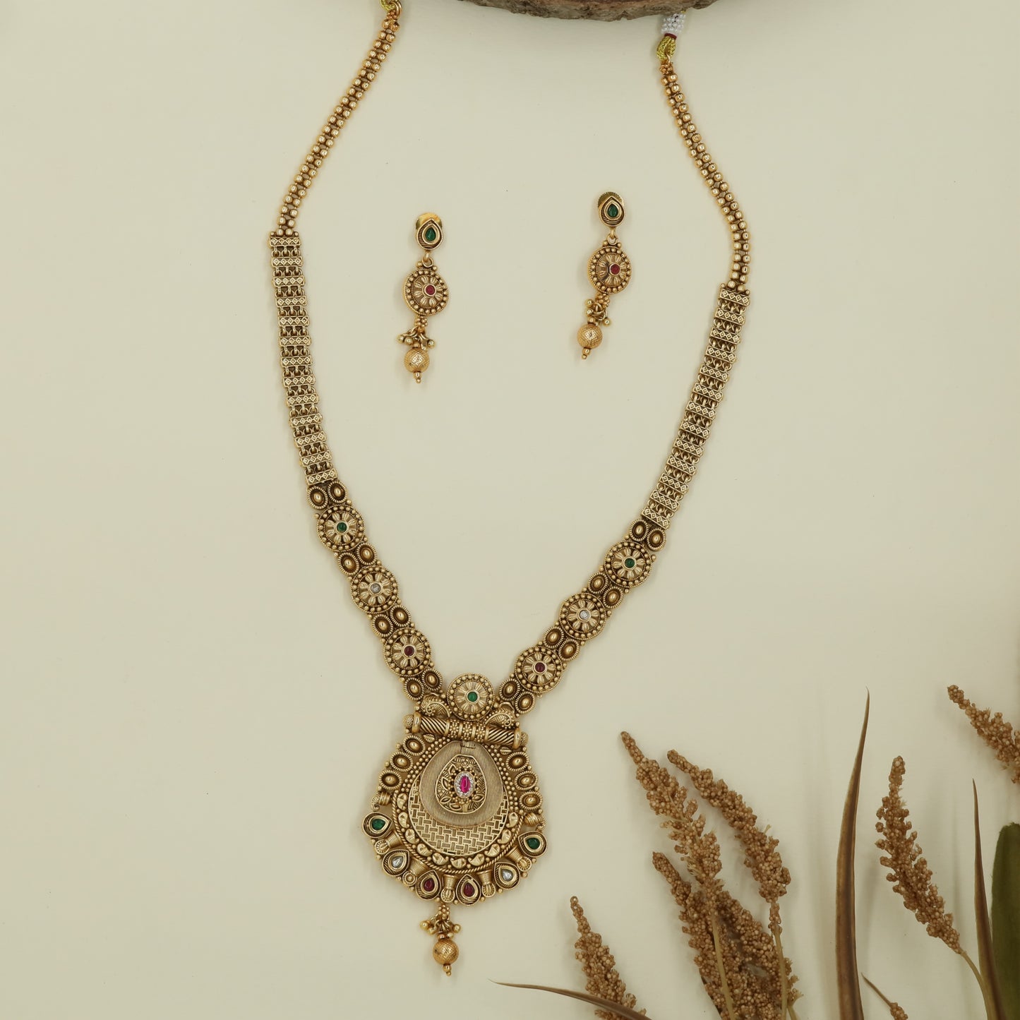 Grid disc long haara with compact links and central drop pendant