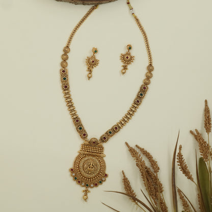 Embossed chain antique long haara with structured links and broad pendant with drop element