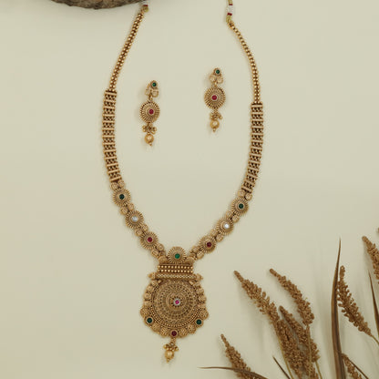 Block chain antique long haara with stacked links and circular drop pendant
