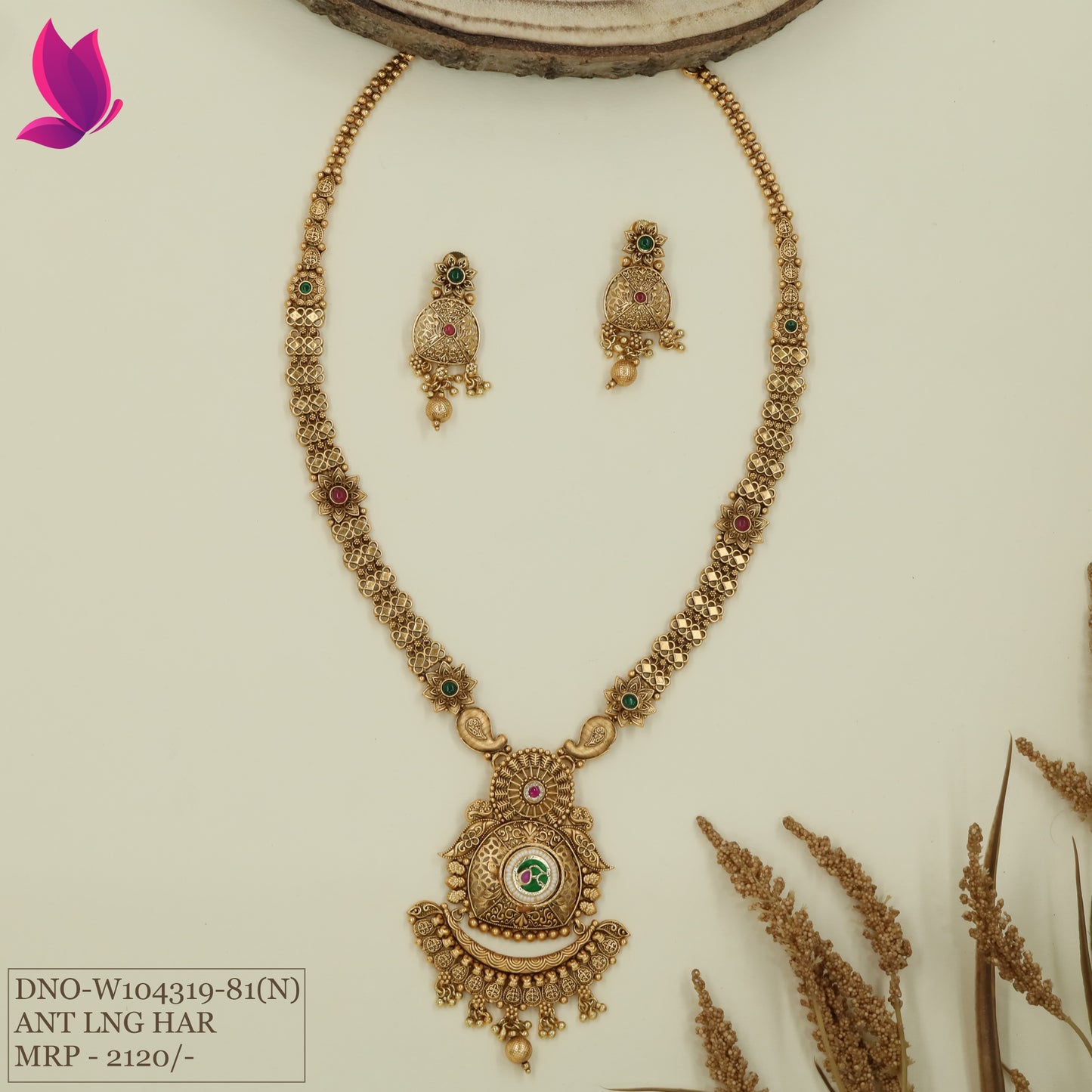 Daisy link long haara with repeating flower connectors and central drop pendant