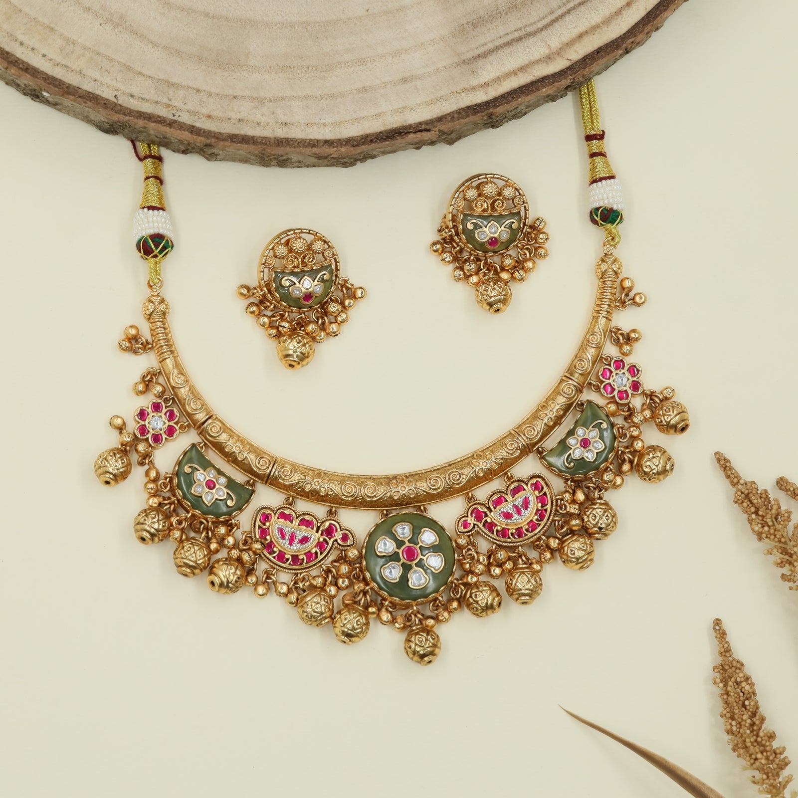Floral insert kundan necklace with curved bar and clustered drop hangings