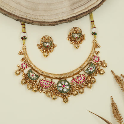Floral insert kundan necklace with curved bar and clustered drop hangings